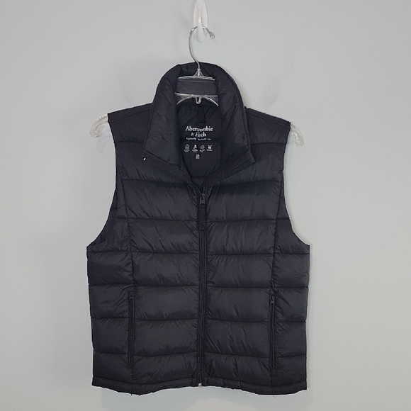 Abercrombie & Fitch Jackets & Blazers - Abercrombie & Fitch black puffer vest XS